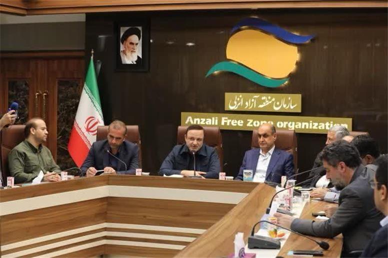 دبیر شورایعالی مناطق آزاد بر حمایت از آسیب دیدگان آتش سوزی ونوس تاکید کرد