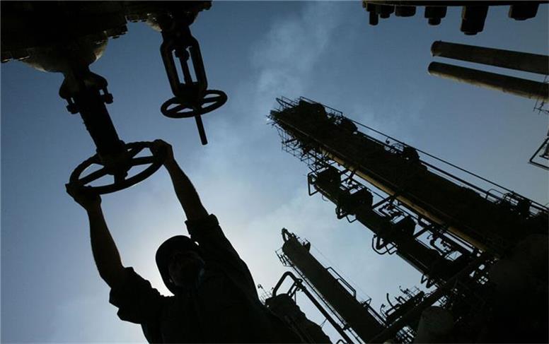 بازار نفت پرتلاطم اما با ثبات باقی می‌ماند/ تغییر شرایط از کمبود به مازاد